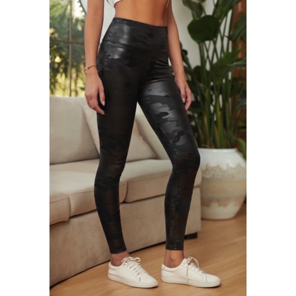 CLOSEOUT High Waist Camo Compression Leggings NWT - Picture 5 of 13